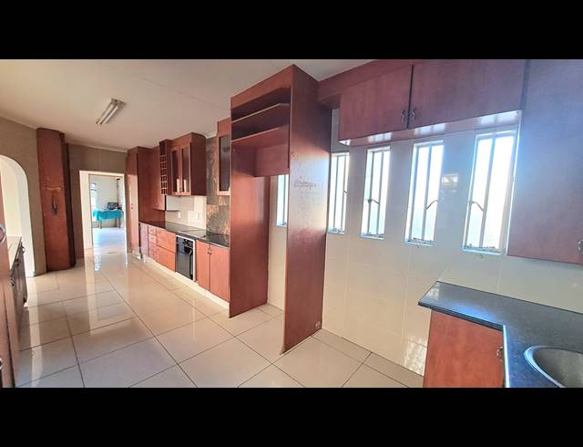 3 BEDROOM HOUSE FOR SALE IN VANDERBIJLPARK SE 6